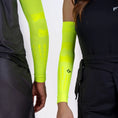 Load the image into the gallery view, Floky Manga Padel No Strain Evolution Amarilla