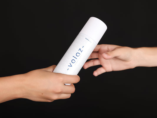 Spray de Agarre para Pádel: Por Que Velaz TotalGrip Rinde Mejor que 4on en Cancha