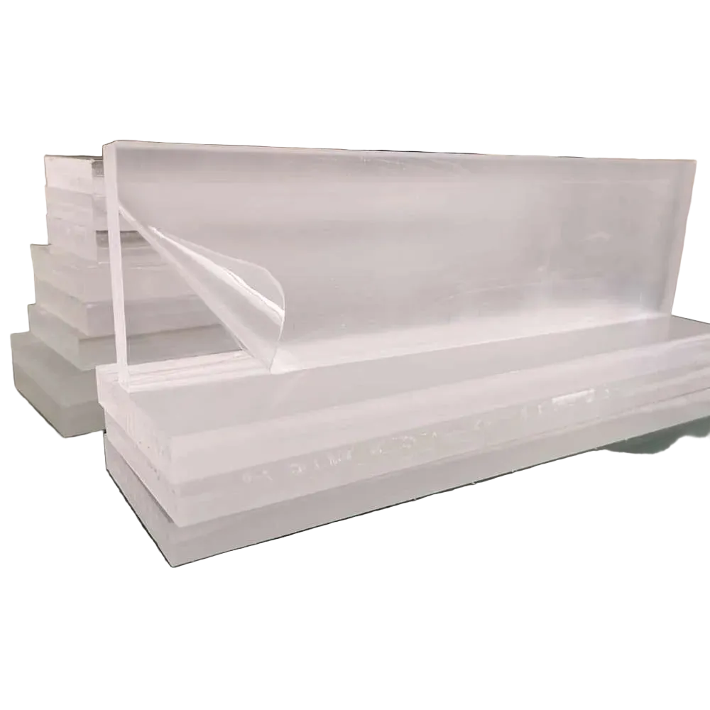 Placas acrilicas transparentes apiladas para contruccion de cancha de padel