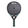 Cargar la imagen en la vista de la galería, Pala de pádel profesional marca Siux modelo Trilogy Pro Noir Fog 2026 en color negro mate con sutiles detalles en gris niebla. 
