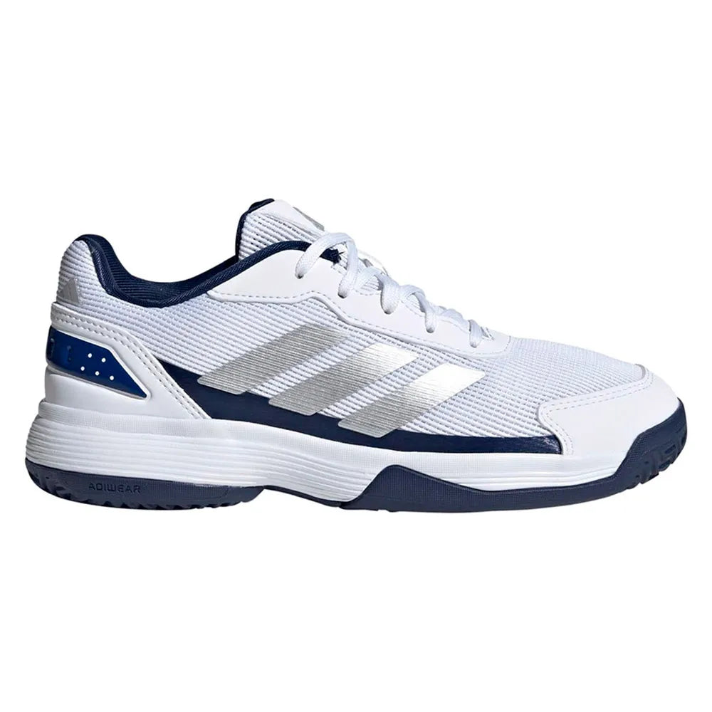 Calzado deportivo para canchas de pádel marca Adidas modelo Crazyquick LS en color blanco con las tres franjas icónicas y suela en color azul. 