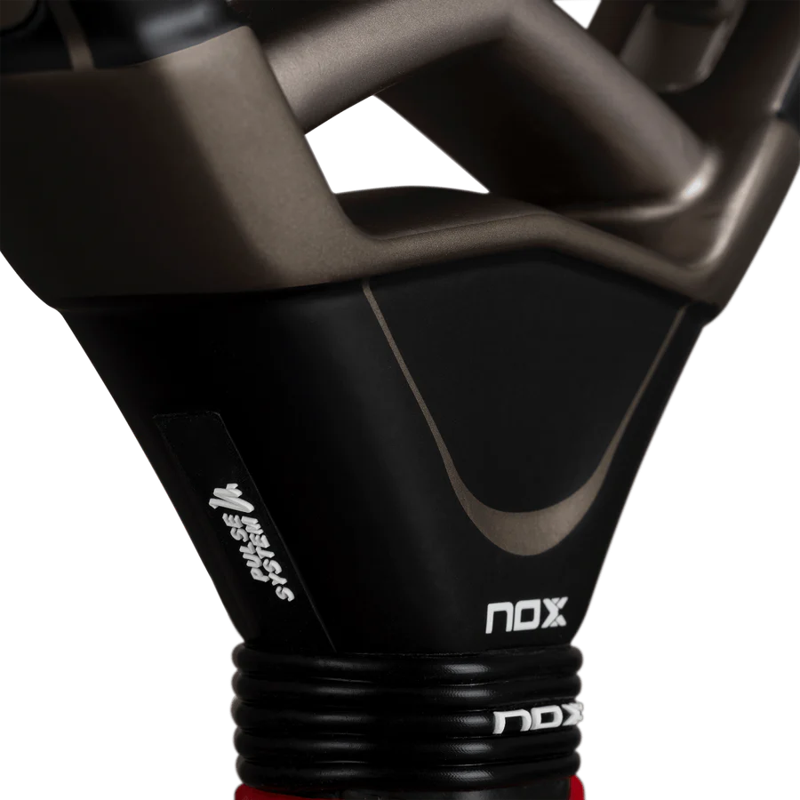 Pala Nox AT10 Pro Cup Hard 2026 by Agustín Tapia