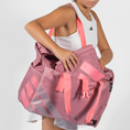 Cargar la imagen en la vista de la galería, Bolsa Adidas Weekend Rosa 2026
