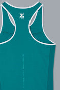 Cargar la imagen en la vista de la galería, Costuras ergonómicas en espalda de camiseta Nox Pro- Tejido transpirable para jugadoras de pádel 
