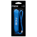 Cargar la imagen en la vista de la galería, Cordón de seguridad Nox Smartstrap Luxury Azul con logotipo de Nox bordado. Accesorio intercambiable con pieza de ajuste y acolchado interno, diseñado para las palas de pádel Nox con tecnología Smartstrap
