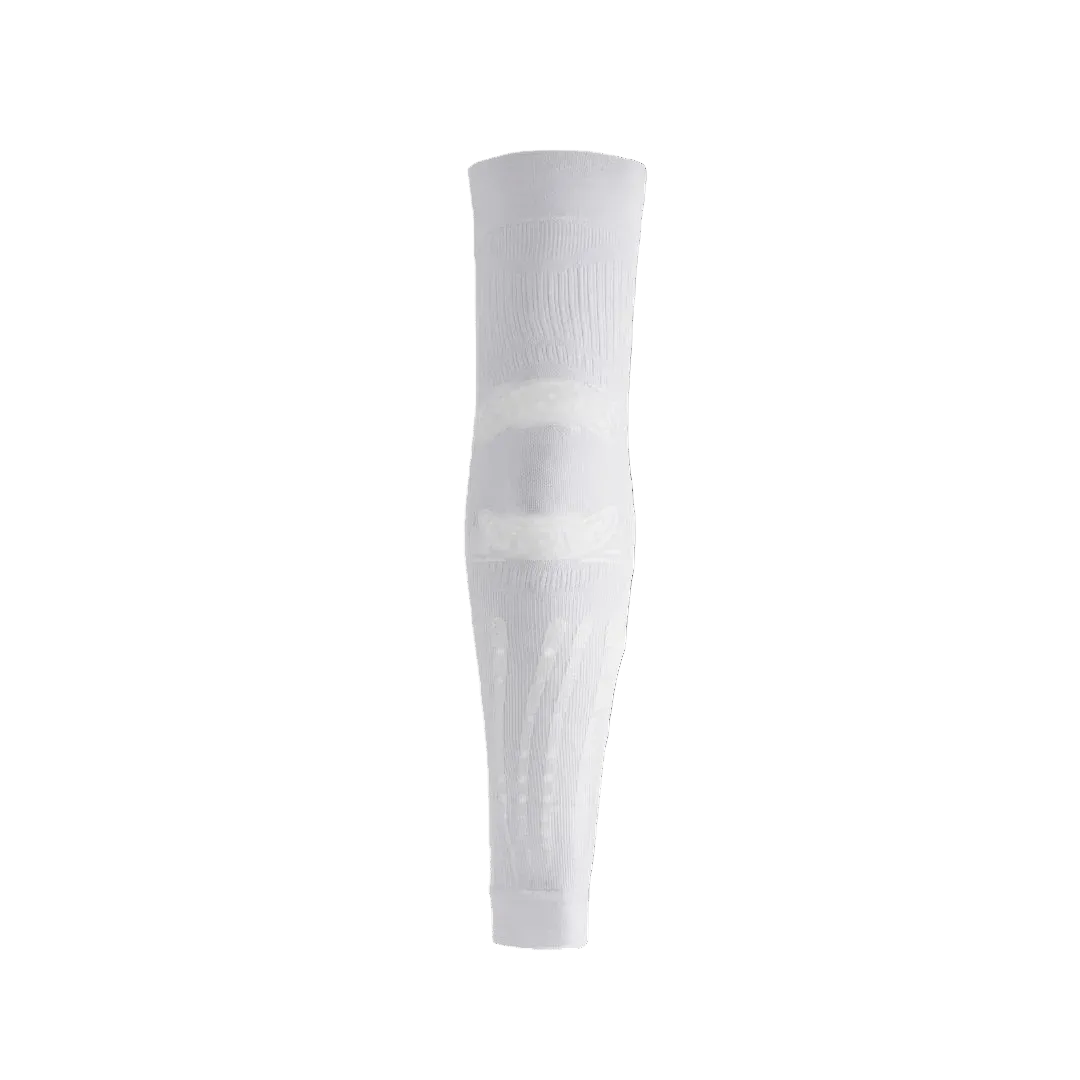 Manga anti-lesiones blanca Floky No Strain Evolution para codo y antebrazo de padel, distribuida por Padel Storage 