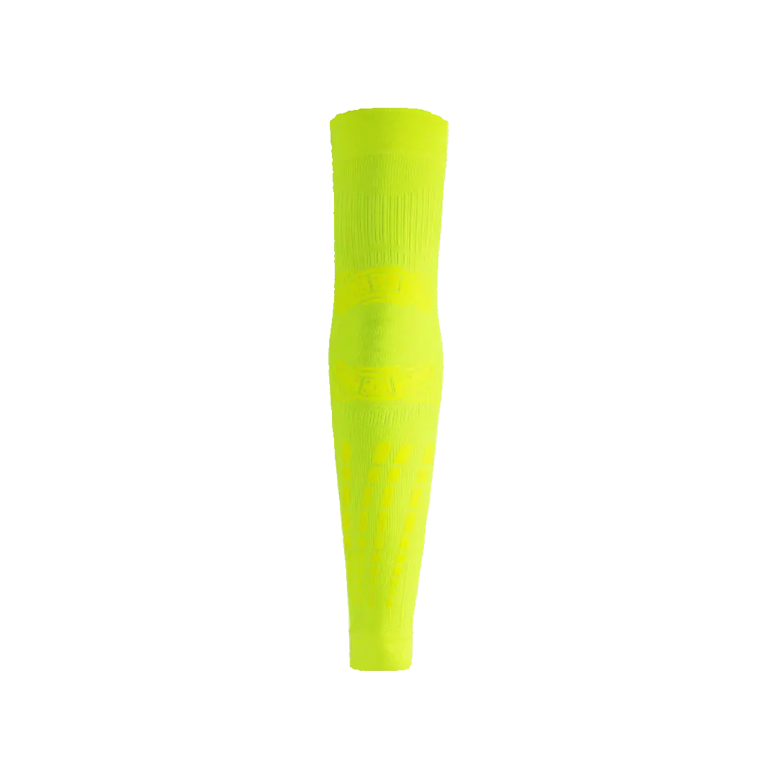 Manga protectora de brazo Floky No Strain Evolution color amarillo fluor de alta visibilidad en Padel Storage Mexico. 