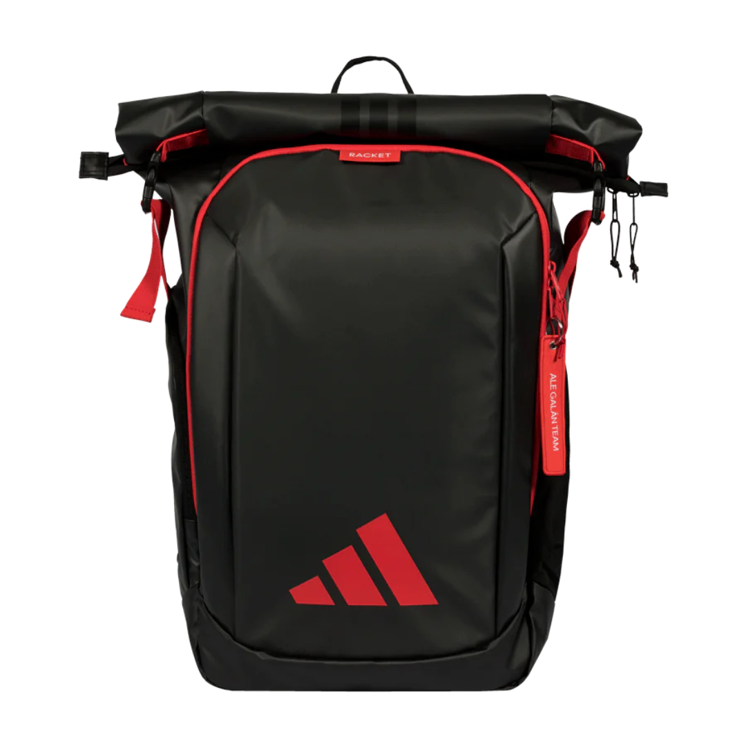 Mochila deportiva para padel Adidas Multigame 2026 combinada en colores negro y rojo con correas acolchadas
