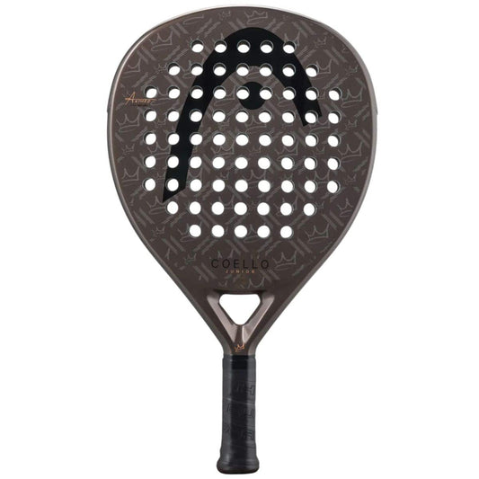 Pala de pádel Head Arturo Coello Junior 2026 en colores negro y gris con detalles en amarillo flúor. Diseño de lagrima oversize para niños, ligera y con protector integrado para máxima durabilidad en la pista. 