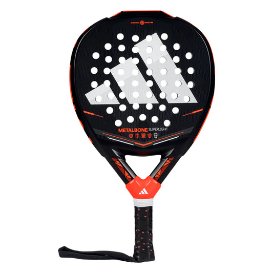 Pala de pádel Adidas Metalbone Superlight 2026 en color negro con franjas blancas y rojas. Formato de diamante ultra ligero optimizado para máxima velocidad de movimiento y confort en golpes de ataque. 