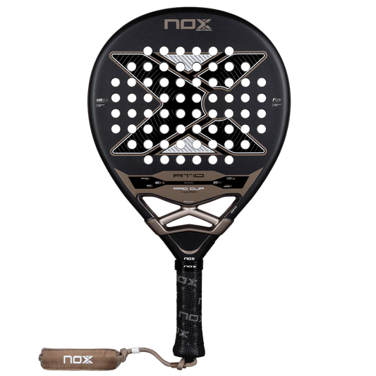 Pala de pádel Nox AT10 Pro Cup Hard 2026 de Agustín Tapia