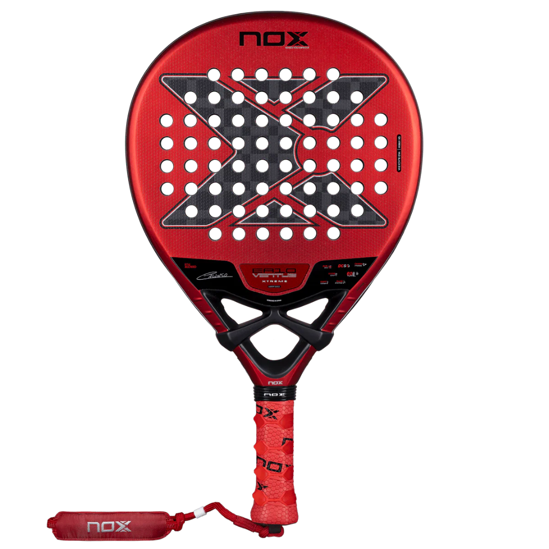 Pala de pádel Nox EA10 Ventus Hrybrid 12K XTREM 2026 de Edu Alonso en color negro y rojo. Formato hidrido polivakente que equilibra control y potencia con carbono 12K de gran resistencia 