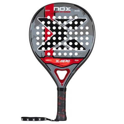 Pala de pádel Nox X-Hero red 2026 en color negro y gris con llamativos detalles rojo. Diseño redondo enfocado en juego de precision, tacto confortable y alta manejabilidad en defensa. 