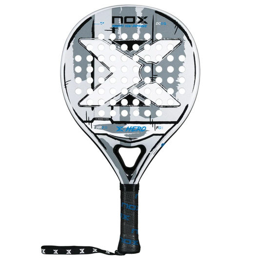 Pala de pádel Nox X-Hero White 2026 en color blanco y gris con detalles negros. Formato redondo que maximiza el punto dulce, ofreciendo gran control y precision para jugadores en progresion. 