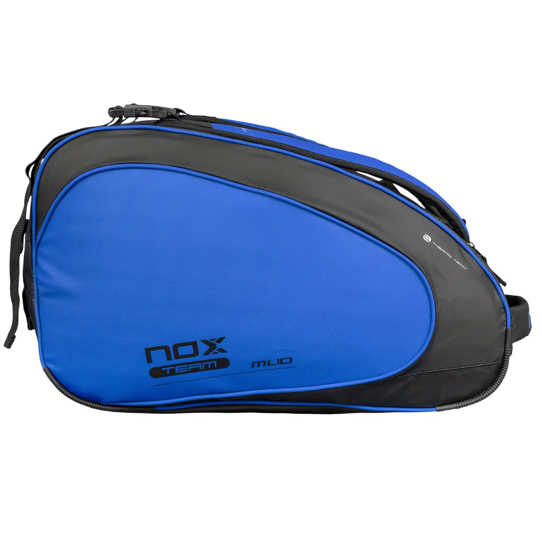 Paletero de pádel Nox ML10 Team en color azul brillante y negro. Bolsa funcional con espacio reforzado para palas de pádel, compartimento central espacioso y bolsillos exteriores para objetos personales.