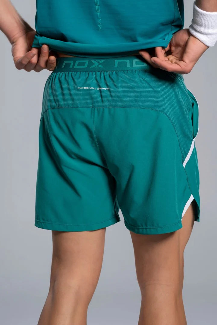 Cintura elástica ajustable en short Nox Pro Verde- Confort y soporte durante el partido. 