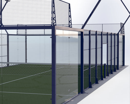 Estructura de cancha de padel con rejas metalicas y vidrio templado instalado 